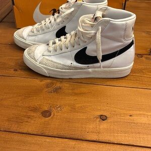 Nike Blaze Mid 77' High-Top Sneakers‎ in White and Black - size 7